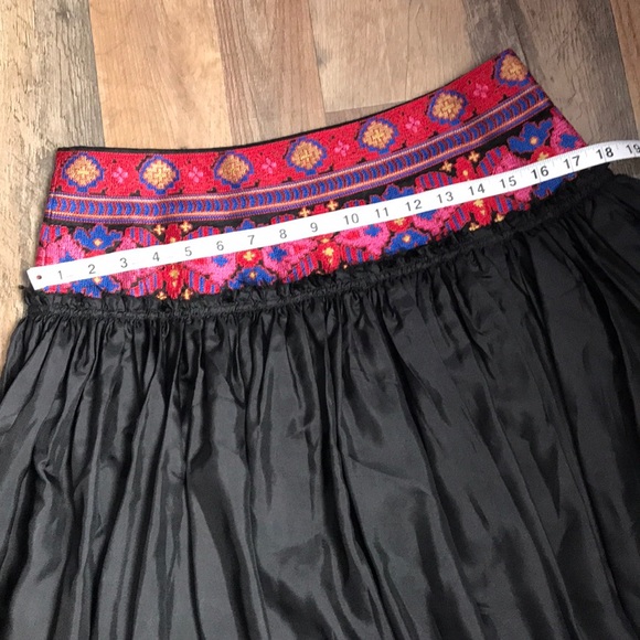 Gorgeous 100% Silk & Embroidered Skirt Boho - Picture 8 of 8